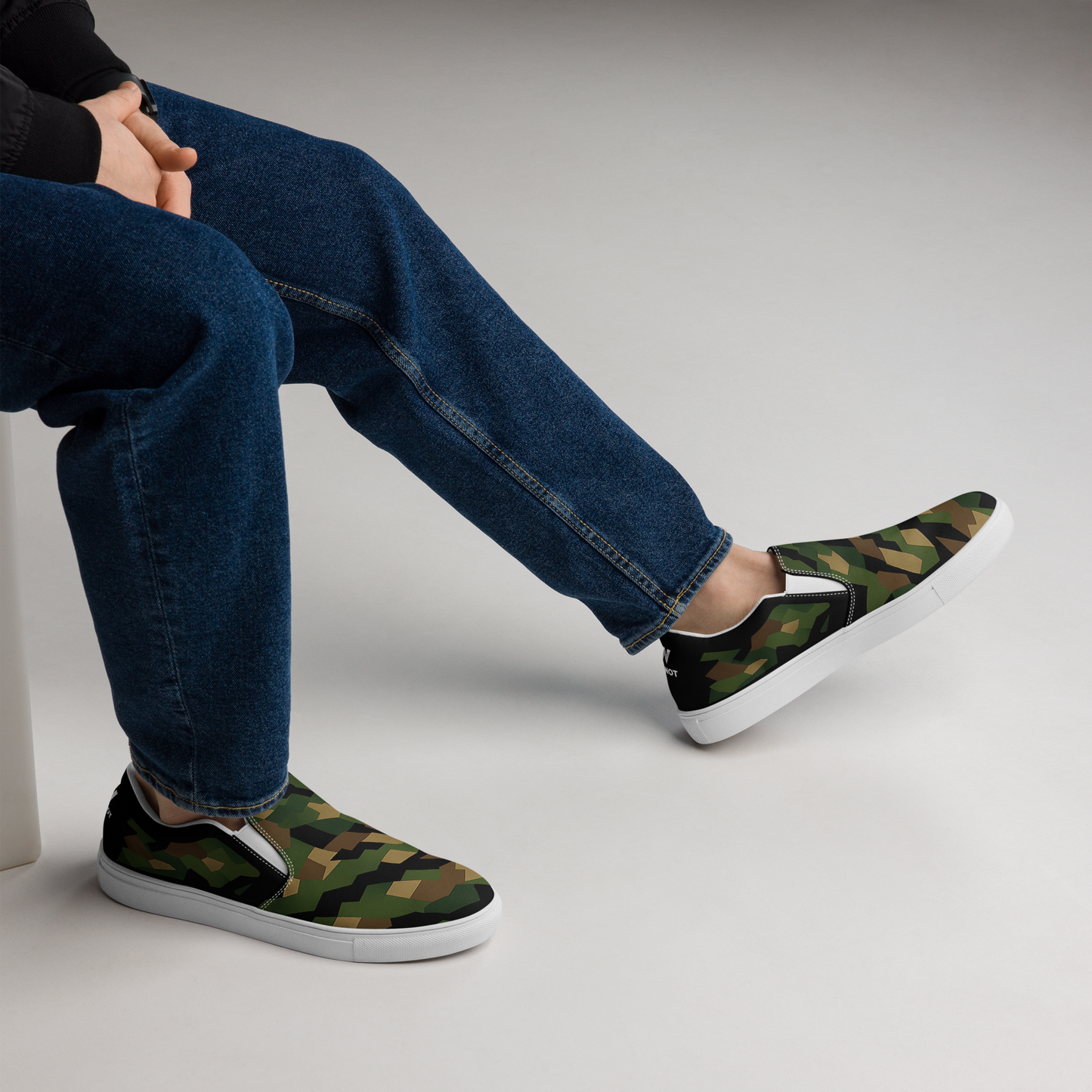 WILNOT – Camo Slip-Ons